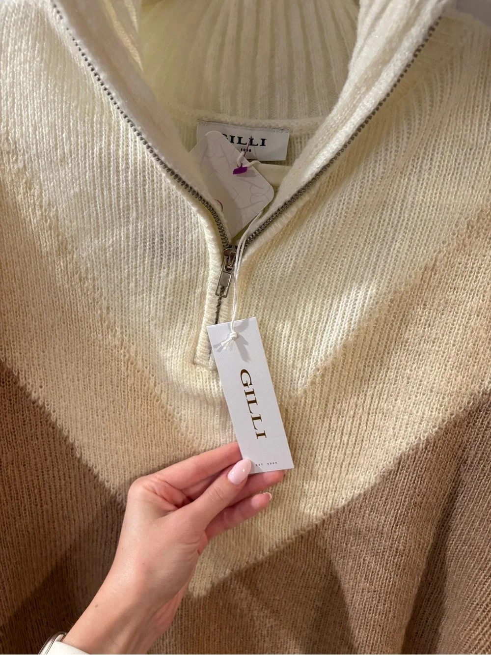 Gilli Two-Tone Chevron Half-Zip Sweater in Cream & Tan